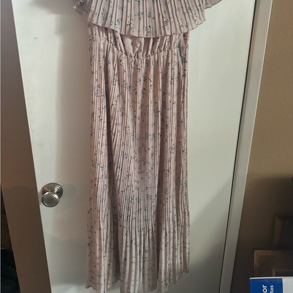 MELLODAY Pink Floral Off Shoulder Pleated Dress - Picture 3 of 9
